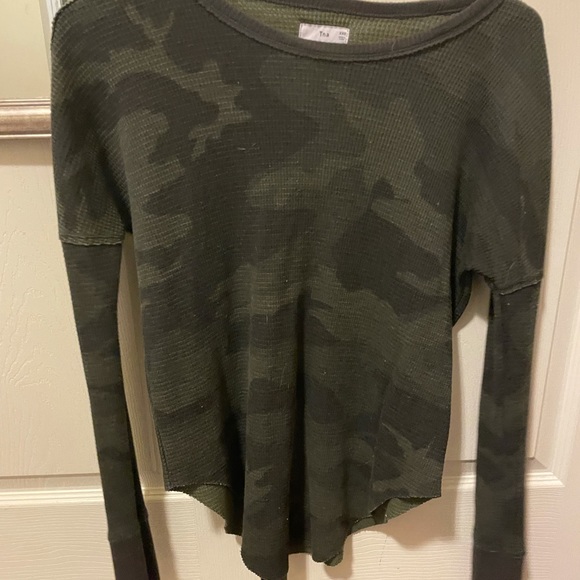 TNA Tops - Aritzia TNA waffle knit long sleeve in camo